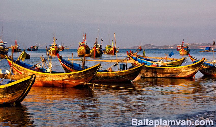 Phân tích bài thơ đoàn thuyền đánh cá